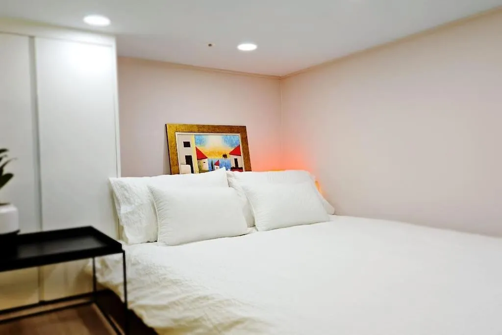홍대입구, 신촌 중심부 씨티뷰하우스,Fully Furnished Apartment Seoul