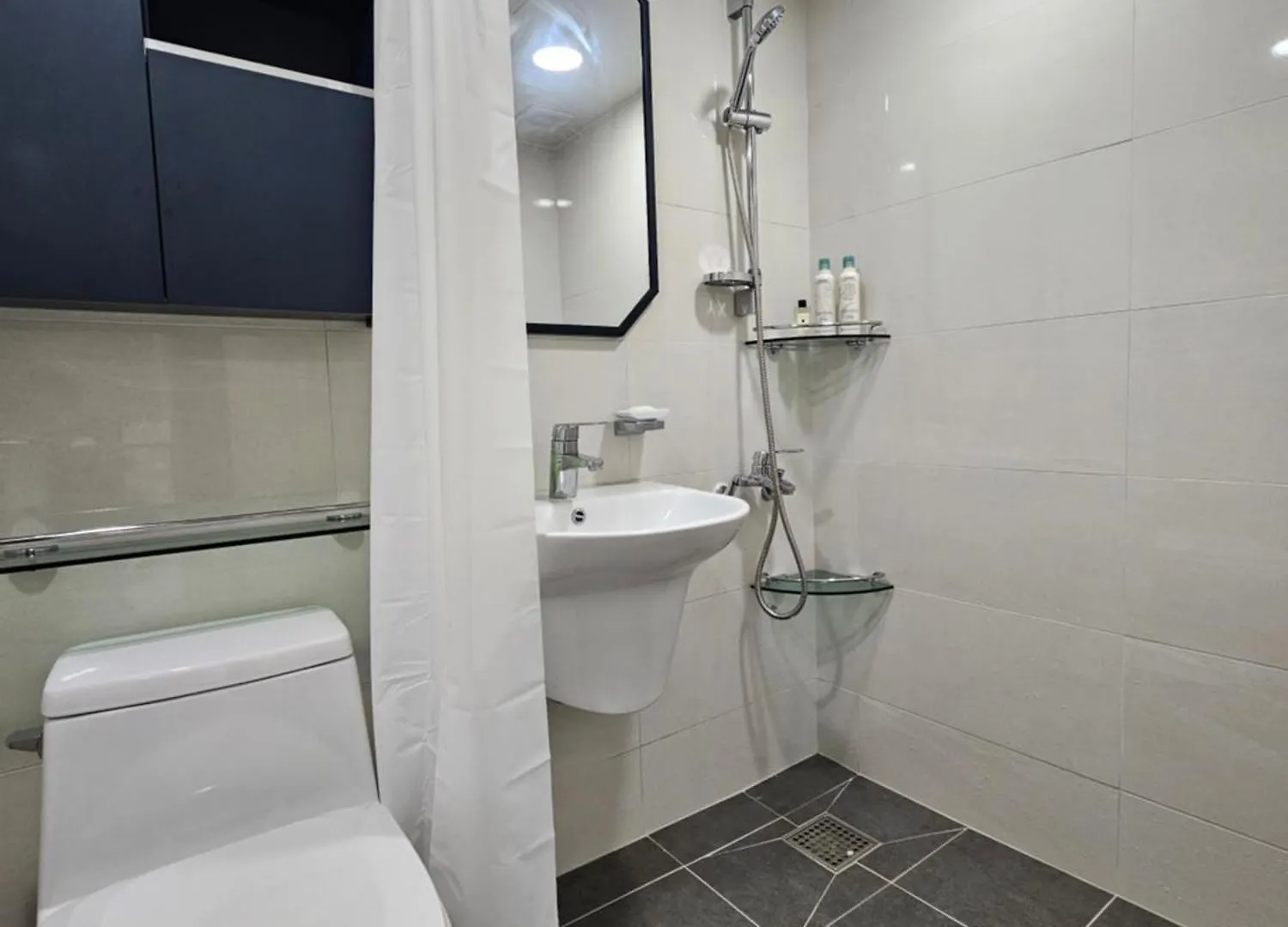 홍대입구, 신촌 중심부 씨티뷰하우스,Fully Furnished Apartment Seoul 0*,  South Korea