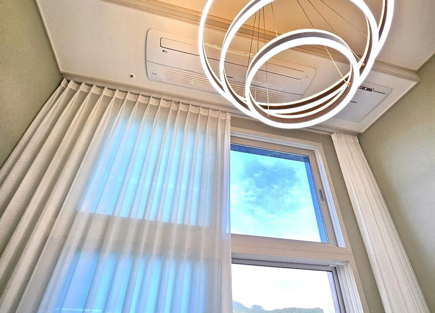 홍대입구, 신촌 중심부 씨티뷰하우스,Fully Furnished Apartment Seoul 0*,  South Korea